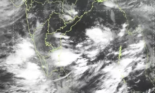 Karnataka: मदिकेरी में भारी बारिश, कोडागु में रेड अलर्ट, स्कूल-कॉलेजों की छुट्टी Karnataka: मदिकेरी में भारी बारिश, कोडागु में रेड अलर्ट, स्कूल-कॉलेजों की छुट्टी