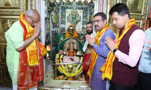 Maharashtra : राज्यपाल ने मुंबई के ऐतिहासिक मुंबादेवी मंदिर में पूजा-अर्चना की