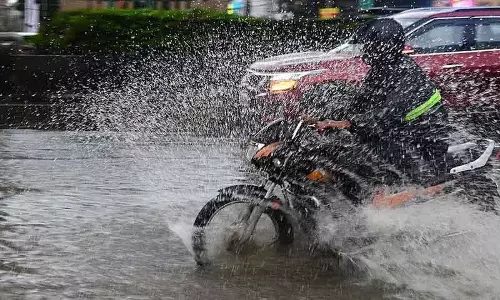Hyderabad: पुराना शहर जलभराव और ट्रैफिक जाम से जूझ रहा Hyderabad: पुराना शहर जलभराव और ट्रैफिक जाम से जूझ रहा