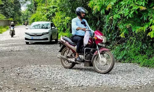Kerala : सड़क निर्माण कार्य धीमा, रामवर्मापुरम निवासी परेशान Kerala : सड़क निर्माण कार्य धीमा, रामवर्मापुरम निवासी परेशान