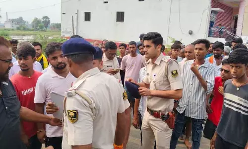 अपराधियों ने चिकित्सक को मारी गोली, इलाके में हड़कंप अपराधियों ने चिकित्सक को मारी गोली, इलाके में हड़कंप