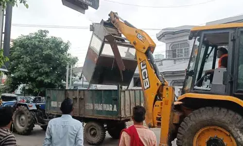 MC Phagwara ने यातायात सुगम बनाने के लिए हरगोबिंद नगर में अतिक्रमण हटाया