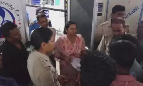 बरहामपुर अस्पताल में प्रसव के बाद महिला व शिशु की मौत, हंगामा