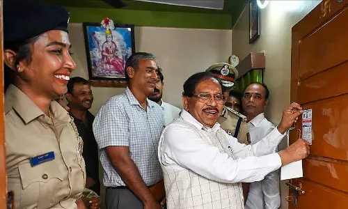 Karnataka सरकार ने माने मानेगे पुलिस शुरू की