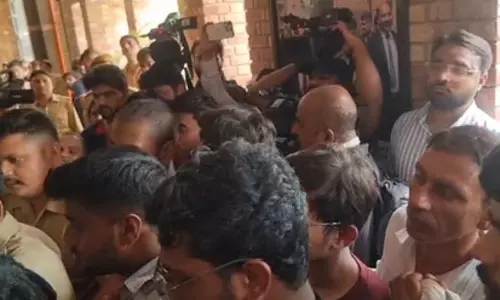 शारदा यूनिवर्सिटी छात्रा की आत्महत्या मामले में 2 गिरफ्तार शारदा यूनिवर्सिटी छात्रा की आत्महत्या मामले में 2 गिरफ्तार