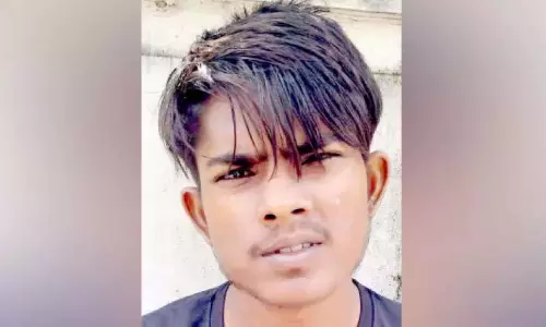 Kerala : एक किलो हशीश तेल के साथ गिरफ्तार Kerala : एक किलो हशीश तेल के साथ गिरफ्तार
