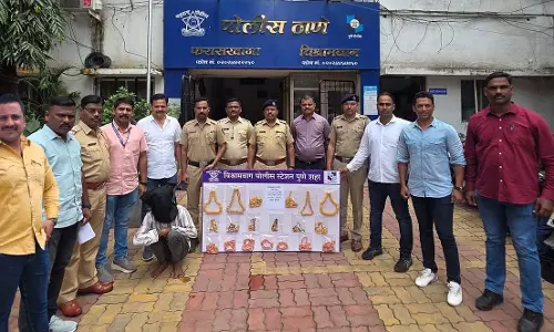 Pune : इंजीनियरिंग टॉपर बना चोर, बुधवार पेठ में ज्वेलरी शॉप से चुराए 4 लाख के सोने के गहने Pune : इंजीनियरिंग टॉपर बना चोर, बुधवार पेठ में ज्वेलरी शॉप से चुराए 4 लाख के सोने के गहने
