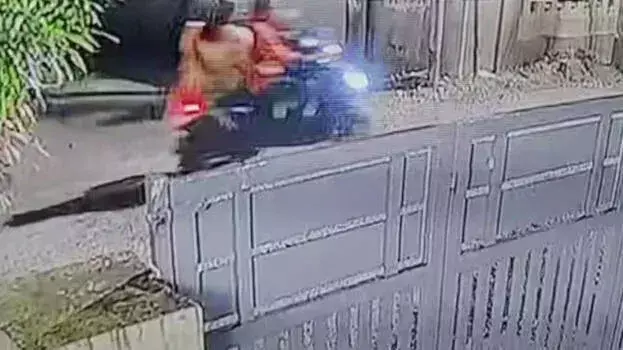 Kerala: कोच्चि में पड़ोसी की हैवानियत: आग में झुलसे दंपत्ति की हालत नाजुक