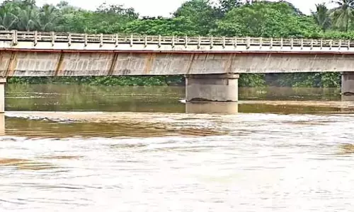 Odisha : बारिश के कारण ब्राह्मणी, खरासरेता और कानी नदियों में बाढ़ आ गई है Odisha : बारिश के कारण ब्राह्मणी, खरासरेता और कानी नदियों में बाढ़ आ गई है