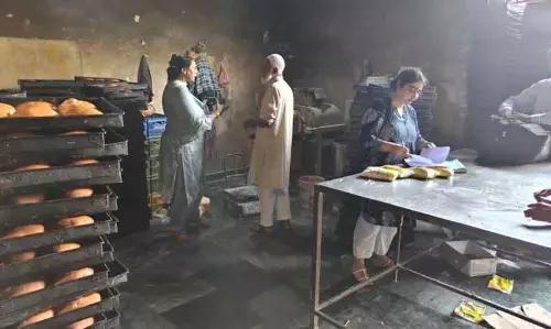 Ludhiana: अस्वास्थ्यकर परिस्थितियों में संचालित बेकरियों पर कार्रवाई