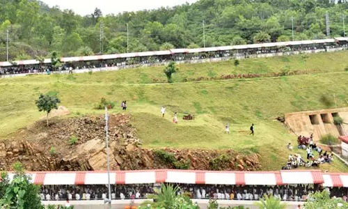 Andhra : तिरुमाला में भक्तों की भीड़ जारी