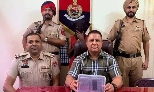 Ludhiana: नौ मामलों का सामना कर रहा व्यक्ति अवैध हथियार के साथ पुलिस के शिकंजे में Ludhiana: नौ मामलों का सामना कर रहा व्यक्ति अवैध हथियार के साथ पुलिस के शिकंजे में