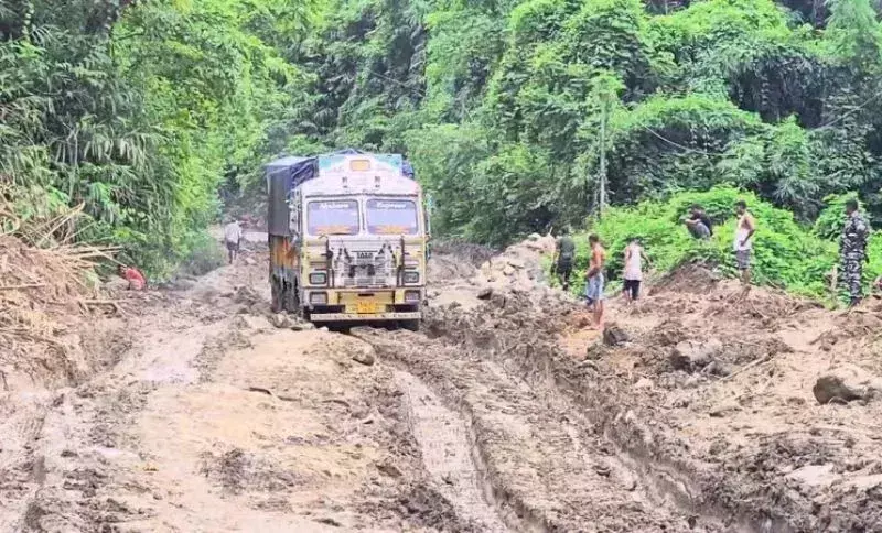 NH-6/306 की खराब स्थिति के कारण मिजोरम के तेल टैंकरों का परिचालन रुका