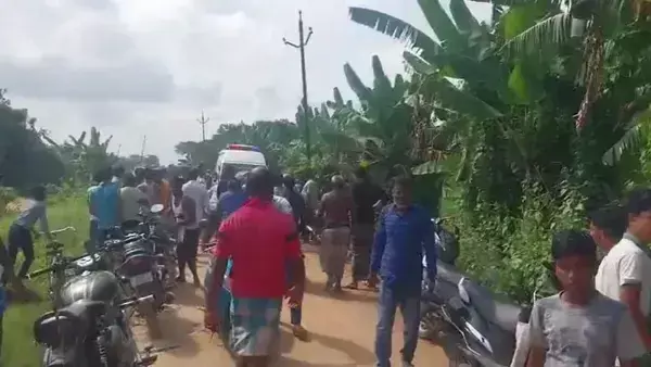 Puri: नाबालिग पर पेट्रोल डालकर किया गया हमला, हालत चिंताजनक Puri: नाबालिग पर पेट्रोल डालकर किया गया हमला, हालत चिंताजनक