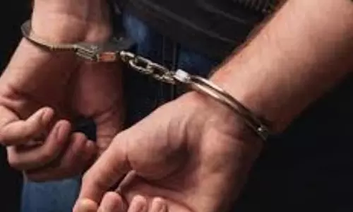 Goa में ईरानी गिरोह के दो सदस्य सोने की चेन छीनने के आरोप में गिरफ्तार Goa में ईरानी गिरोह के दो सदस्य सोने की चेन छीनने के आरोप में गिरफ्तार
