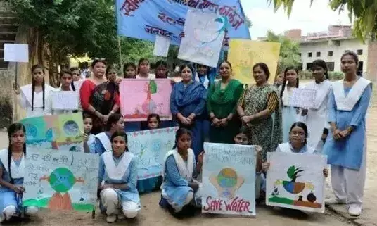 Farrukhabad: भूजल बचाने को निकली रैली, नन्हे कदमों से आई बड़ी प्रेरणा Farrukhabad: भूजल बचाने को निकली रैली, नन्हे कदमों से आई बड़ी प्रेरणा