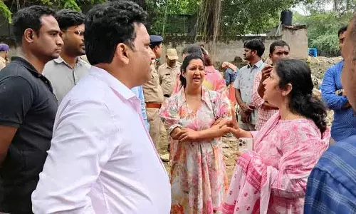 पटनी नगर निवासियों ने SCB CEO का घेराव किया, अपने इलाके में बाढ़ के लिए हाइड्रा को जिम्मेदार ठहराया