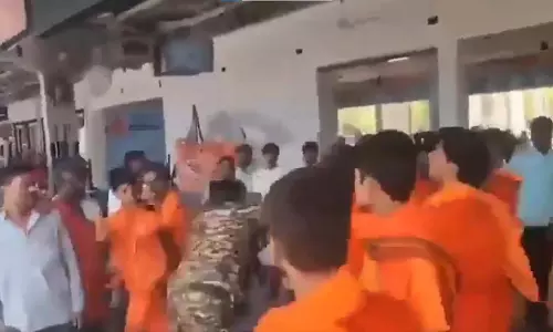 रेलवे स्टेशन पर CRPF जवान से मारपीट, कांवड़ियों पर FIR दर्ज