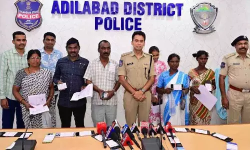 Adilabad पुलिस ने 109 खोए हुए मोबाइल फोन मालिकों को लौटाए
