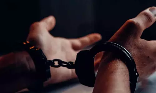 जनपद कार्यालय का कर्मचारी गिरफ्तार, मंत्री-विधायक को अपशब्द बोलने का आरोप