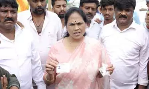 अवैध प्रवासियों को फायदा पहुँचाने के लिए मेट्रो को आवंटित भूमि में कटौती की: Shobha Karandlaje अवैध प्रवासियों को फायदा पहुँचाने के लिए मेट्रो को आवंटित भूमि में कटौती की: Shobha Karandlaje