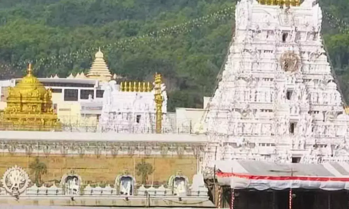 Andhra: टीटीडी में कार्यरत चार गैर हिंदू कर्मचारी निलंबित Andhra: टीटीडी में कार्यरत चार गैर हिंदू कर्मचारी निलंबित