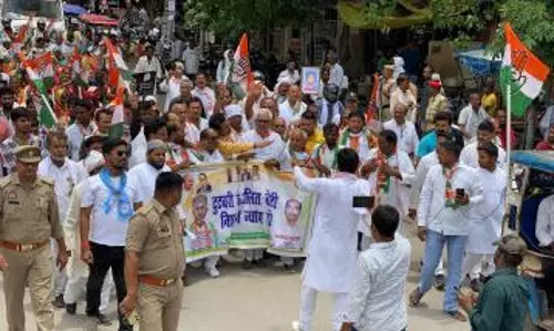 Ballia: कांग्रेस का टुटवारी हत्याकांड के विरोध में प्रदर्शन