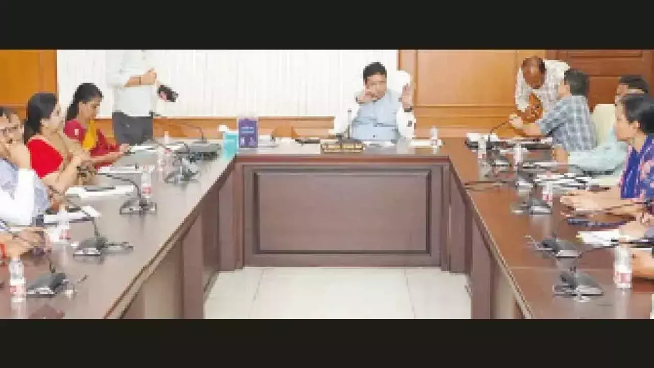 सड़क परियोजनाओं के लिए भूमि अधिग्रहण में तेजी लाएं: श्रीधर बाबू सड़क परियोजनाओं के लिए भूमि अधिग्रहण में तेजी लाएं: श्रीधर बाबू