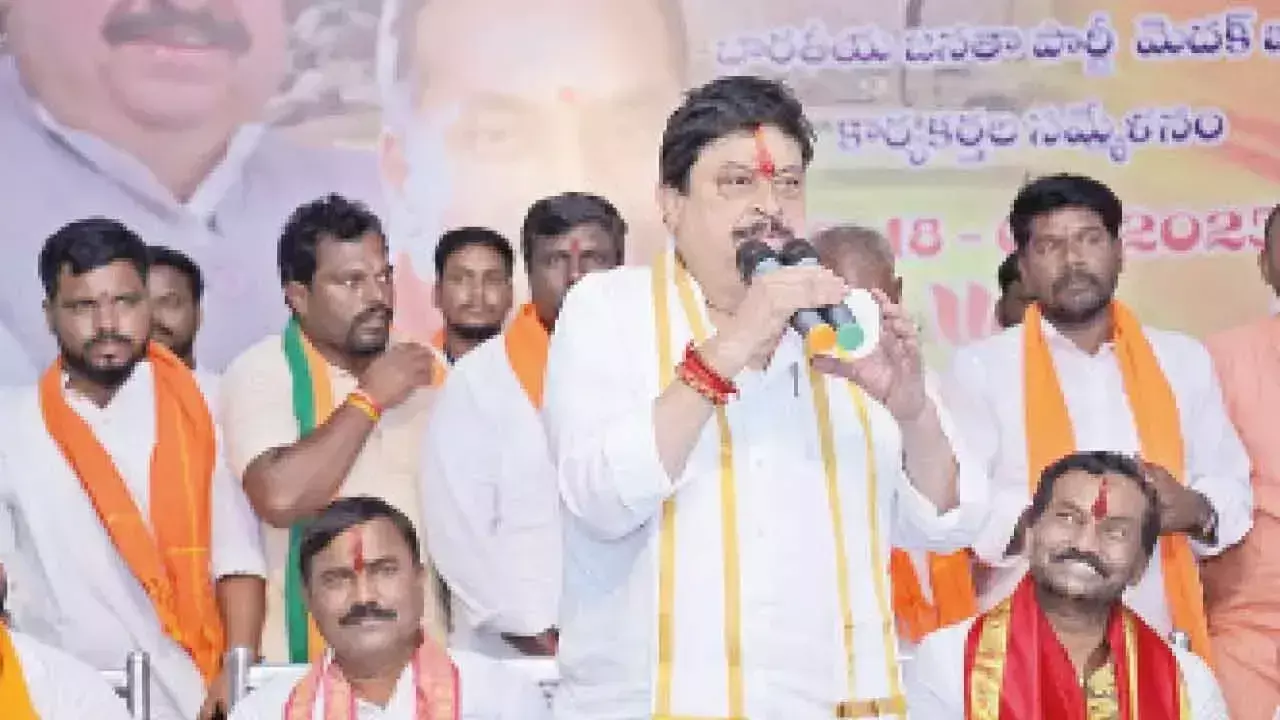 भगवा पार्टी को अपनी आकांक्षाएं पूरी करने का मौका दीजिए: भाजपा प्रमुख भगवा पार्टी को अपनी आकांक्षाएं पूरी करने का मौका दीजिए: भाजपा प्रमुख