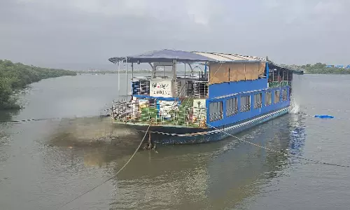 बेलापुर जेट्टी पर फ्लोटेल और क्रूज का निलंबन, लाइसेंसिंग में देरी