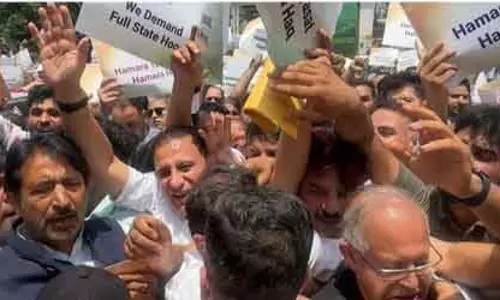 J&K पुलिस ने श्रीनगर में राज्य का दर्जा बहाली के लिए कांग्रेस के मार्च को विफल किया