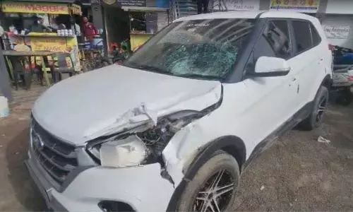 Gujarat: ASI के बेटे द्वारा चलाई गई तेज़ कार से 2 पैदल यात्रियों की मौत