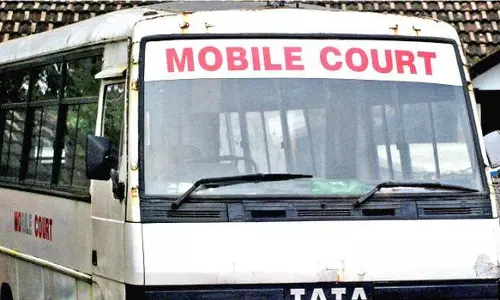 Lucknow: मोबाइल कोर्ट ने बढ़ाया न्याय की रफ्तार, 677 केस निस्तारित Lucknow: मोबाइल कोर्ट ने बढ़ाया न्याय की रफ्तार, 677 केस निस्तारित