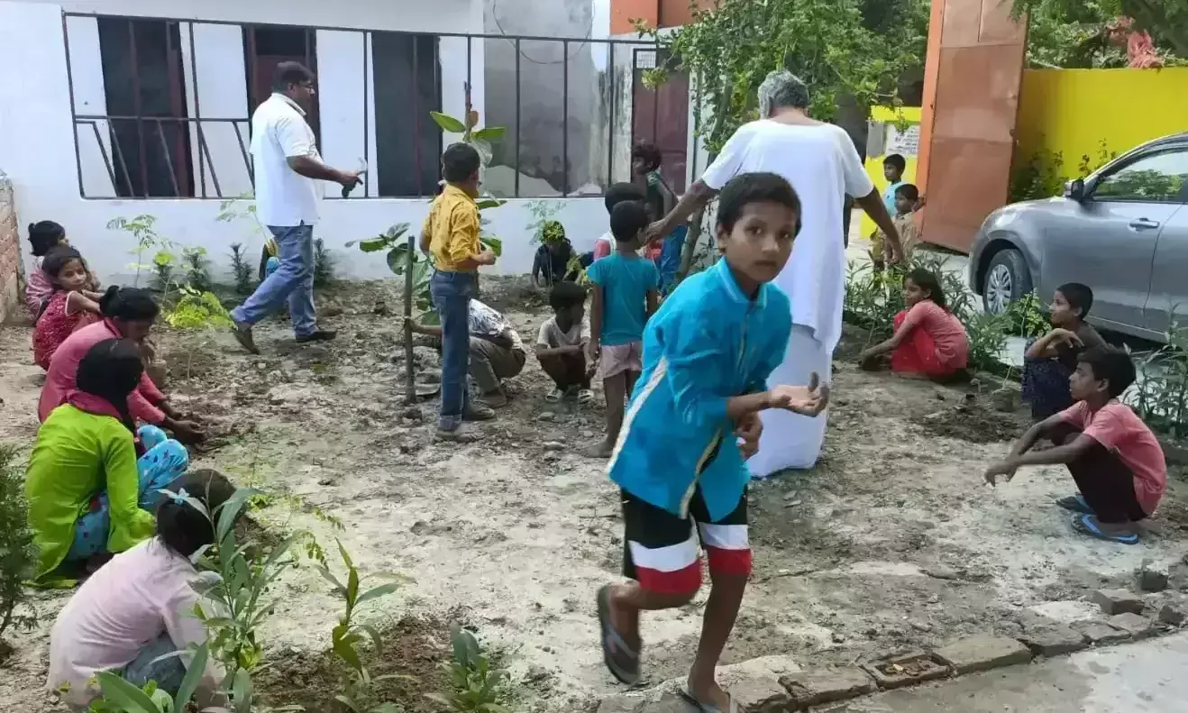 Hardoi: हर पौधा एक संकल्प, अष्टादशी वाटिका में बालिकाओं की अनूठी पहल
