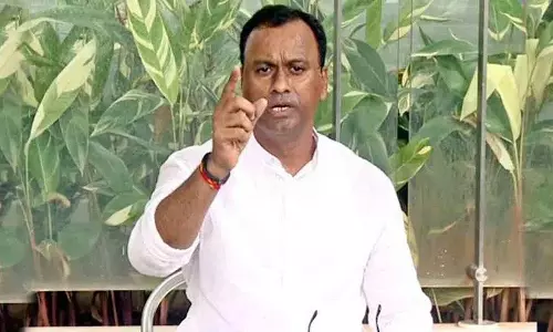 विधायक कोमाटीरेड्डी ने रेवंत रेड्डी की टिप्पणी पर निशाना साधा विधायक कोमाटीरेड्डी ने रेवंत रेड्डी की टिप्पणी पर निशाना साधा