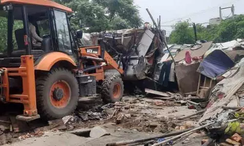 MC ने गोल बाग रेलवे स्टेशन और गिलवाली गेट के पास अवैध निर्माण ढहाए