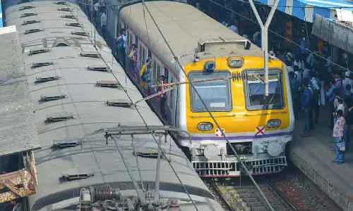रेलवे ने भीड़ से निपटने के लिए मुंबई कार्यालय में बदलाव की मांग की
