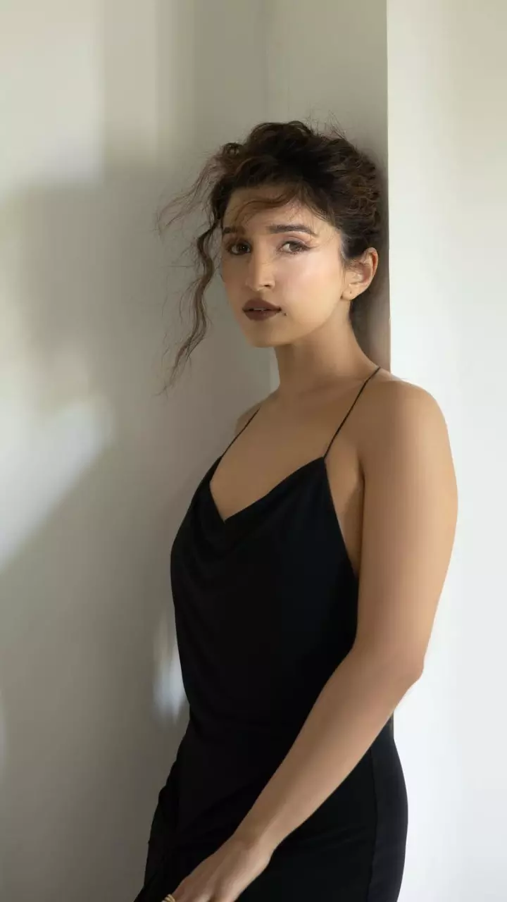 निधि शाह का दिखा कातिलाना अवतार