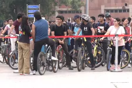 दिल्ली : जवाहरलाल नेहरू स्टेडियम में संडे ऑन साइकिल रैली का आयोजन, युवाओं ने बताया सराहनीय कदम दिल्ली : जवाहरलाल नेहरू स्टेडियम में संडे ऑन साइकिल रैली का आयोजन, युवाओं ने बताया सराहनीय कदम