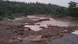 MP News: दोस्तों के साथ घूमने गया युवक गहरी खाई में गिरकर लापता MP News: दोस्तों के साथ घूमने गया युवक गहरी खाई में गिरकर लापता