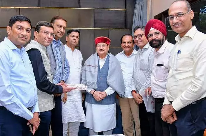 फार्मा नेताओं ने केंद्रीय स्वास्थ्य, रसायन एवं उर्वरक मंत्री से ड्रग ट्रिब्यूनल बोर्ड बनाने का आग्रह किया फार्मा नेताओं ने केंद्रीय स्वास्थ्य, रसायन एवं उर्वरक मंत्री से ड्रग ट्रिब्यूनल बोर्ड बनाने का आग्रह किया