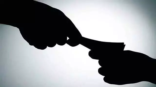 GST Notice : मदद के नाम पर अधिकारी और बिचौलिए मांग रहे रिश्वत; हेल्पलाइन शुरू GST Notice : मदद के नाम पर अधिकारी और बिचौलिए मांग रहे रिश्वत; हेल्पलाइन शुरू