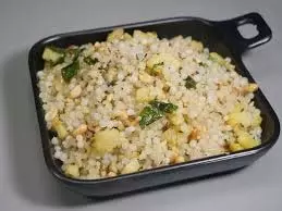 Sabudana khichdi: ऐसे बनाएं स्वादिष्ट और सेहतमंद साबूदाना खिचड़ी Sabudana khichdi: ऐसे बनाएं स्वादिष्ट और सेहतमंद साबूदाना खिचड़ी