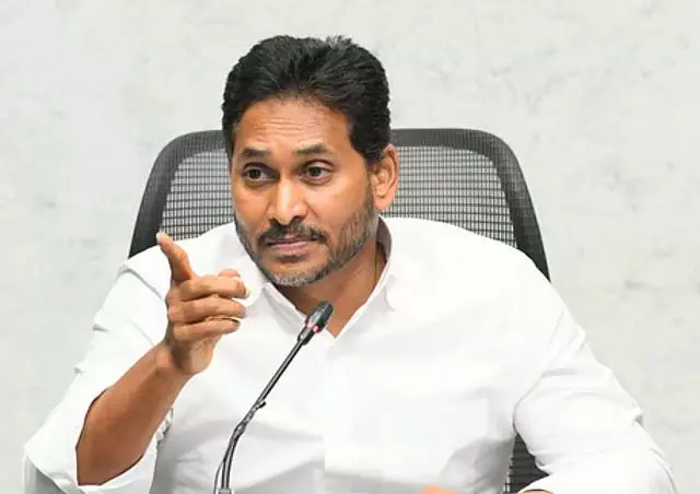 जगन ने रोजा के खिलाफ TDP विधायक की टिप्पणी की निंदा की जगन ने रोजा के खिलाफ TDP विधायक की टिप्पणी की निंदा की