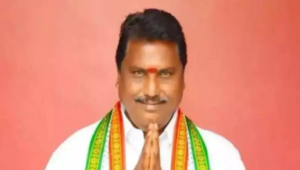 मंत्री लक्ष्मण ने किसानों की अनदेखी के लिए BRS की आलोचना की मंत्री लक्ष्मण ने किसानों की अनदेखी के लिए BRS की आलोचना की