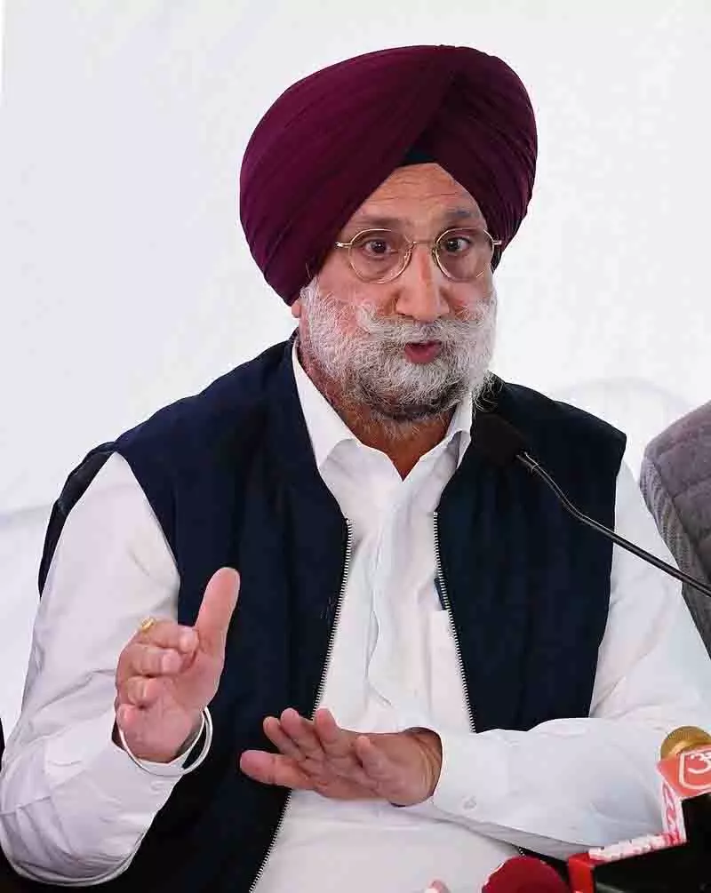 शिअद प्रमुख के सवाल दूसरों पर दोष मढ़ने की कोशिश: Randhawa शिअद प्रमुख के सवाल दूसरों पर दोष मढ़ने की कोशिश: Randhawa