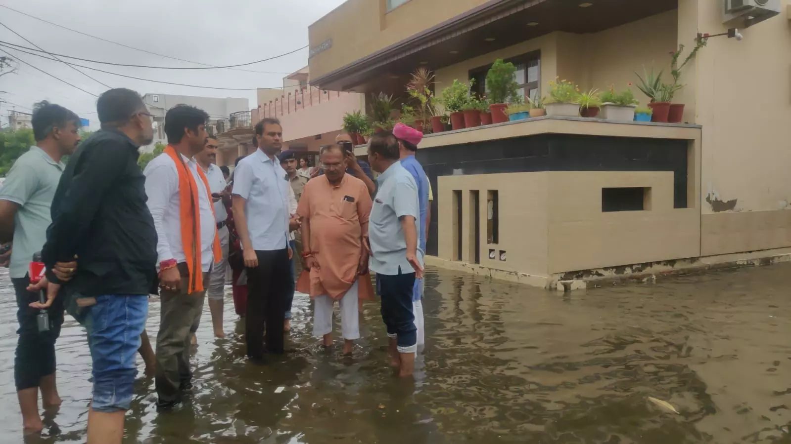 Ajmer: 200 मिमी बारिश ने तोड़ा रिकॉर्ड, कैचमेंट से पानी की तेज आवक से हालात गंभीर Ajmer: 200 मिमी बारिश ने तोड़ा रिकॉर्ड, कैचमेंट से पानी की तेज आवक से हालात गंभीर