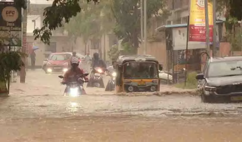 शुक्रवार की बारिश का कहर, पांच घंटे की बारिश ने Hyderabad को अस्त-व्यस्त कर दिया शुक्रवार की बारिश का कहर, पांच घंटे की बारिश ने Hyderabad को अस्त-व्यस्त कर दिया