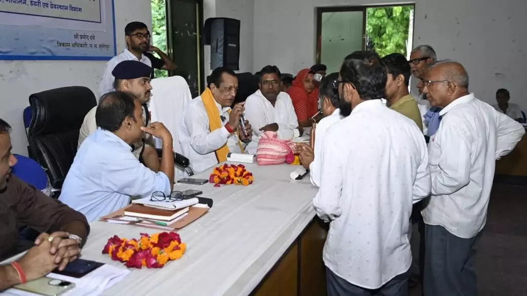 Jaipur: पशुपालन मंत्री ने की पाली के सुमेरपुर में जनसुनवाई Jaipur: पशुपालन मंत्री ने की पाली के सुमेरपुर में जनसुनवाई