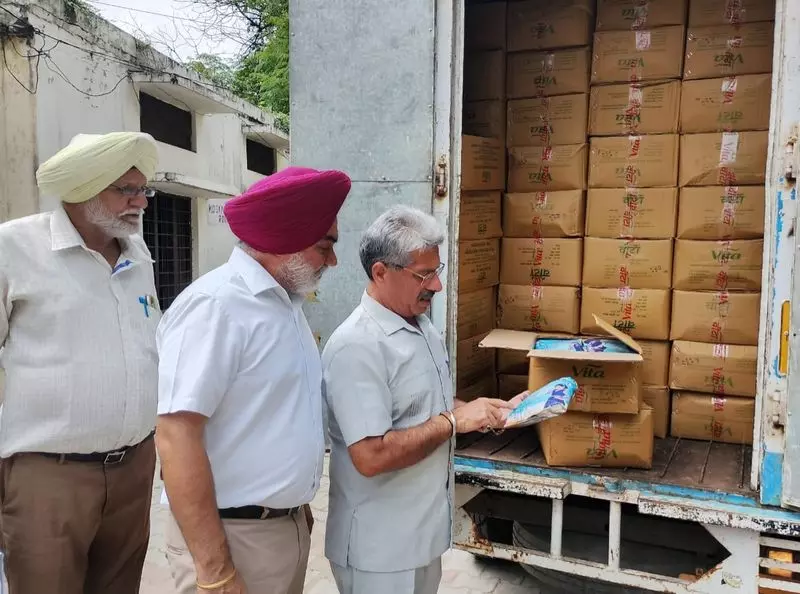 Haryana : अंबाला के सरकारी स्कूलों में दूध पाउडर की आपूर्ति का निरीक्षण किया Haryana : अंबाला के सरकारी स्कूलों में दूध पाउडर की आपूर्ति का निरीक्षण किया